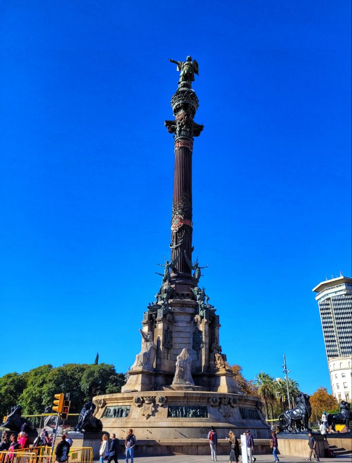 Rising at the end of La Rambla