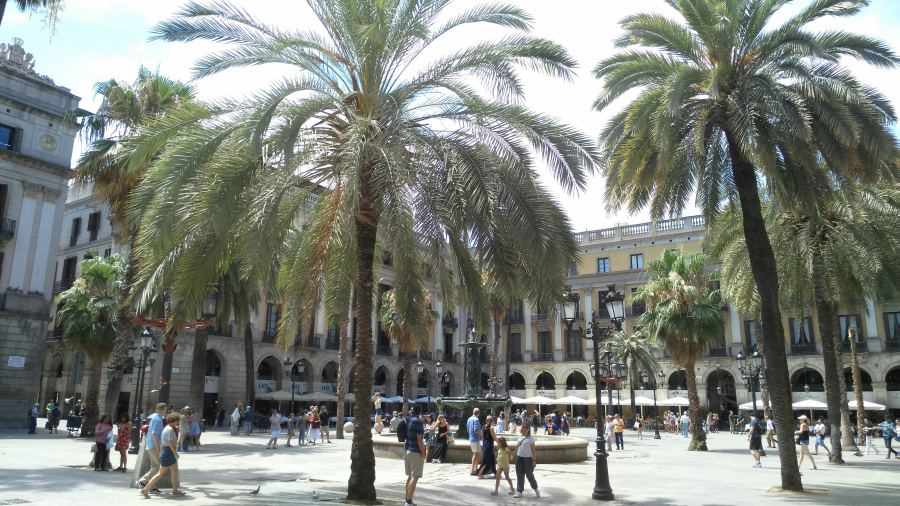 A charming square along La Rambla