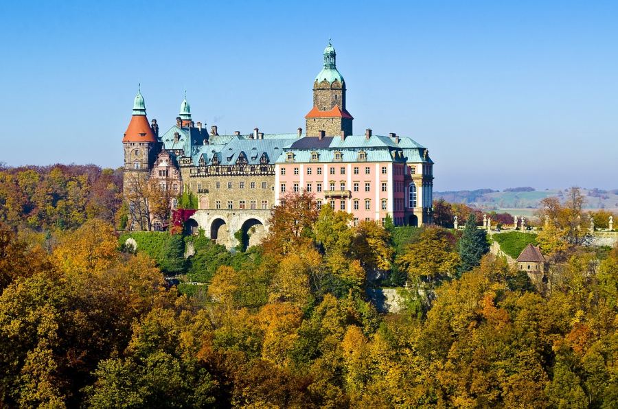 This castle and its surroundings are wonderful
