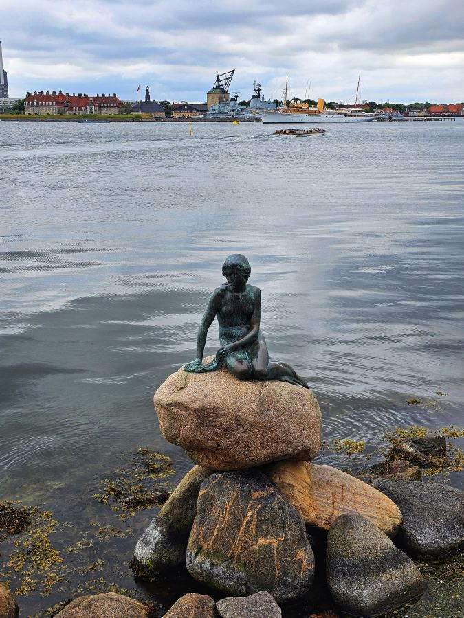 The Little Mermaid statue.