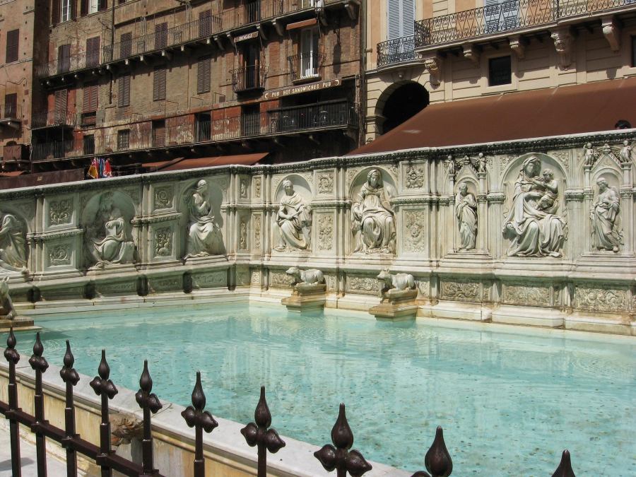 A fountain notable for its sculptures